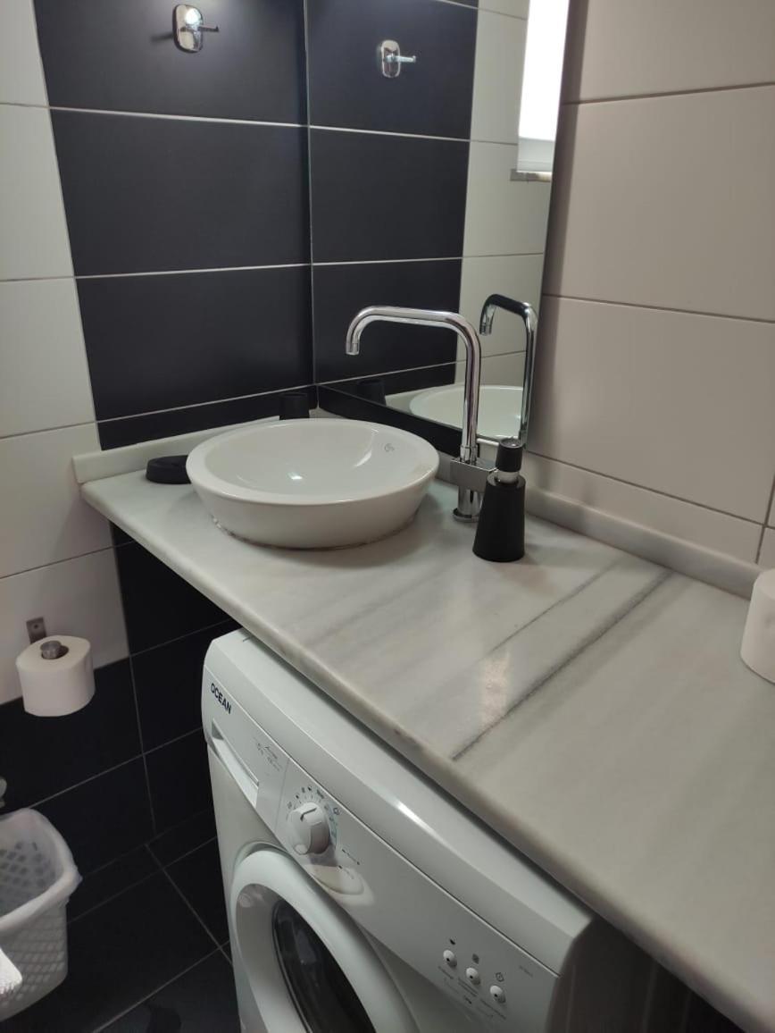 Adam Apartments Sarandë Exterior foto